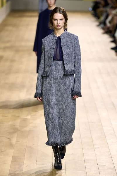 Look 48